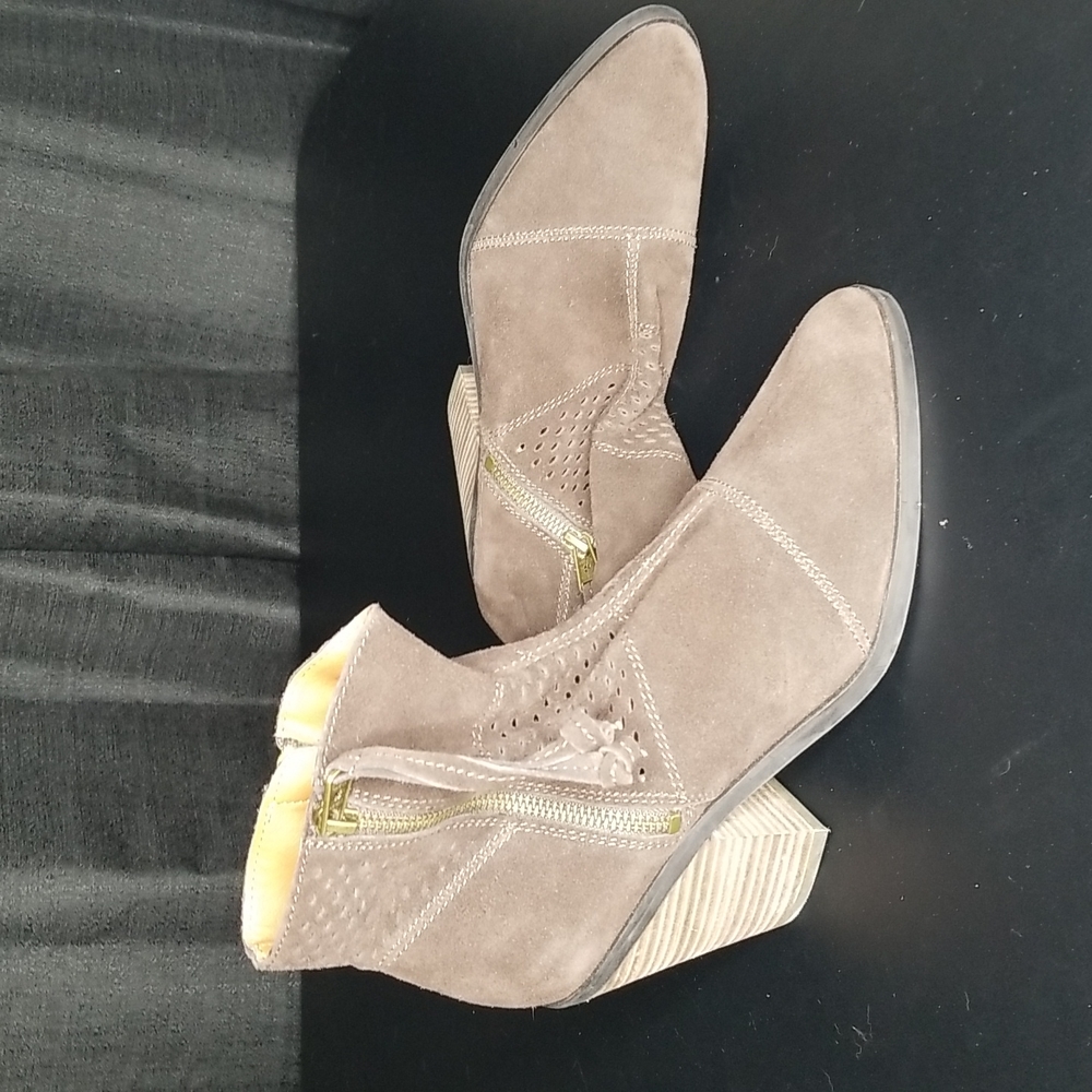 Lucky brand size 9.5 brown ankle boot